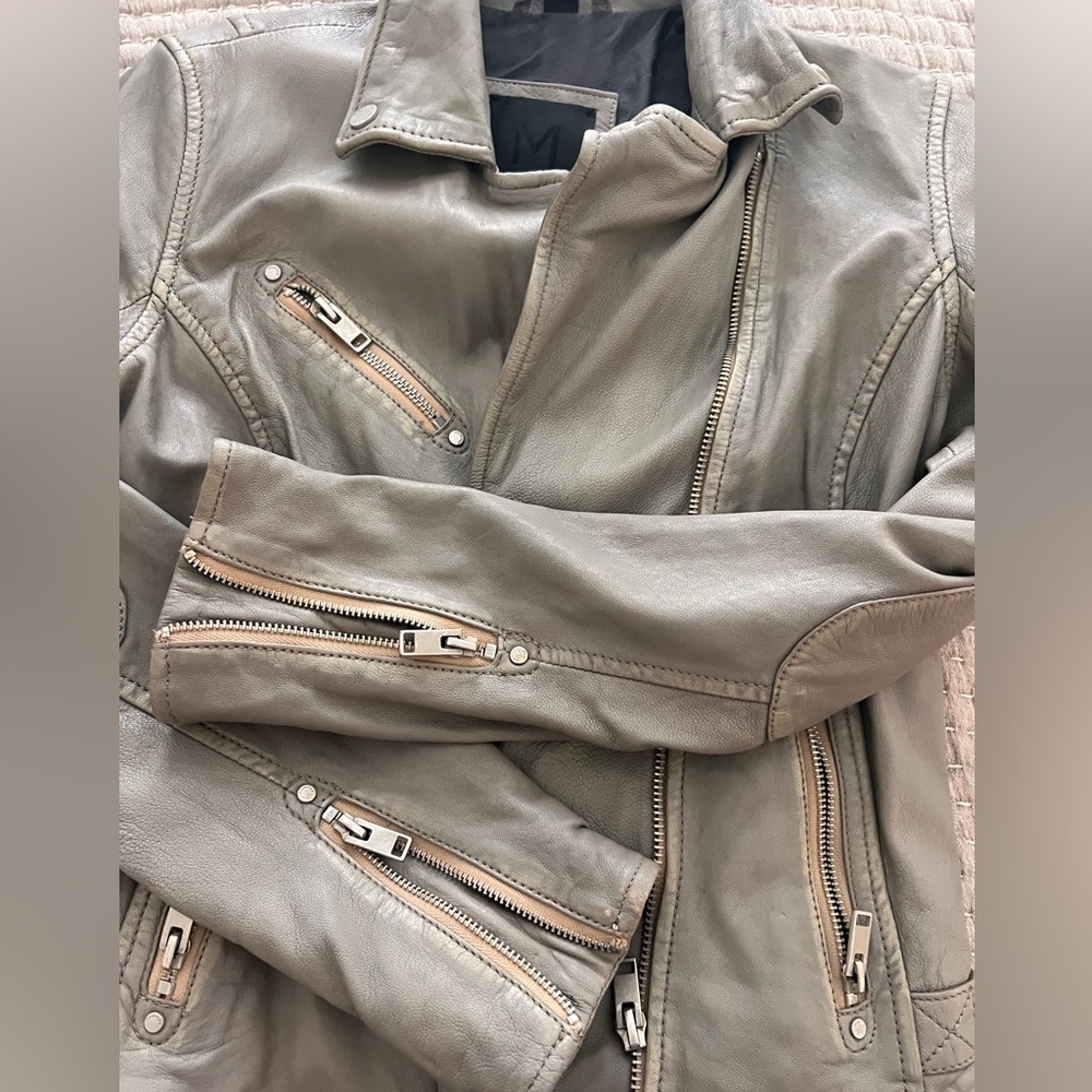 NEW GORGEOUS light grey leather jacket